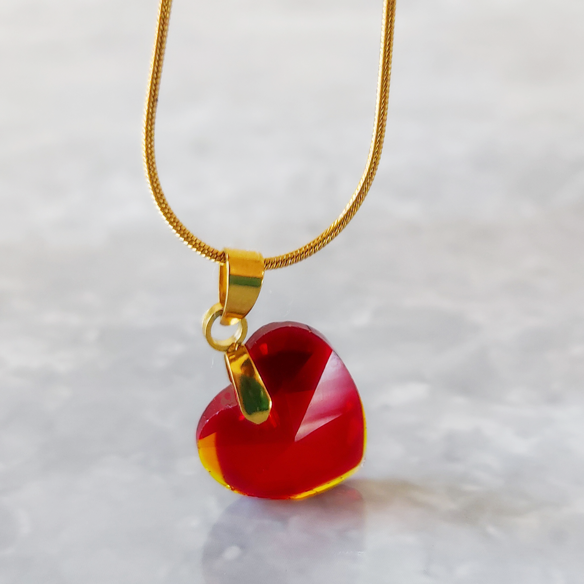 Collar Corazón Rubí de Fuego